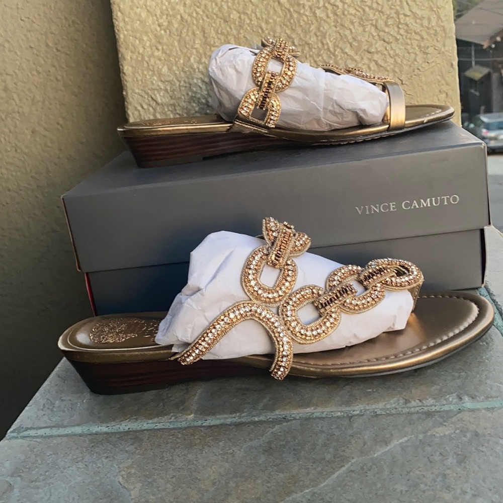 I’m selling size 10 Vince Camuto sandals